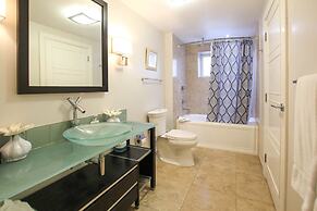 Stunning Beachfront 2-Bed Condo with Pool - Ocean One 204 by BSL Renta