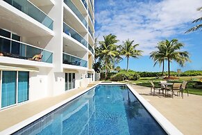 Stunning Beachfront 2-Bed Condo with Pool - Ocean One 204 by BSL Renta