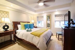 Stunning Beachfront 2-Bed Condo with Pool - Ocean One 204 by BSL Renta