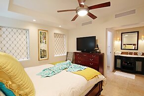 Stunning Beachfront 2-Bed Condo with Pool - Ocean One 204 by BSL Renta