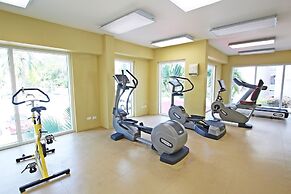 Stunning Beachfront 2-Bed Condo with Pool - Ocean One 204 by BSL Renta