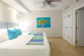 Stunning Beachfront 2-Bed Condo with Pool - Ocean One 204 by BSL Renta
