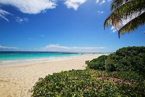 Stunning Beachfront 2-Bed Condo with Pool - Ocean One 204 by BSL Renta