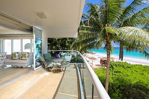 Stunning Beachfront 2-Bed Condo with Pool - Ocean One 204 by BSL Renta