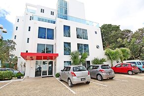 Stunning Beachfront 2-Bed Condo with Pool - Ocean One 204 by BSL Renta