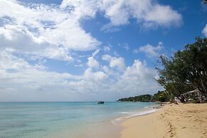 Poolside Paradise Near Beach - Pavilion Villa by Bluescape
