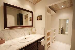 Poolside Paradise Near Beach - Pavilion Villa by Bluescape