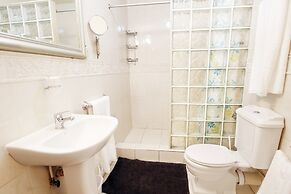 Oceanfront 2-bed Apt With Pool Near Surfing - Rosalie #2 2 Bedroom Apt