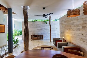 404 Awesome 1Br designer by StayPodio