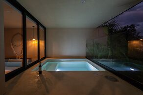 Two Bedroom Luxury Apartment by TuLuna