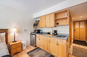 Four Oclock Lodge B06