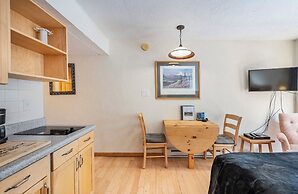 Four Oclock Lodge B06