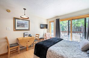 Four Oclock Lodge B06