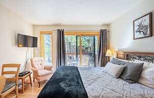 Four Oclock Lodge B06