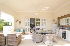 Large Townhouse with Plunge Pool, 3 mins from Beach - Turtle View 2 by