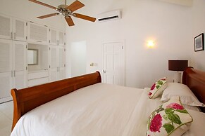 Large Townhouse with Plunge Pool, 3 mins from Beach - Turtle View 2 by