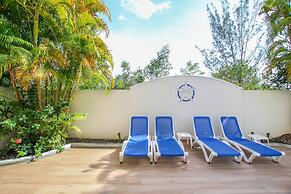 Large Townhouse with Plunge Pool, 3 mins from Beach - Turtle View 2 by