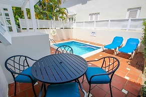 Large Townhouse with Plunge Pool, 3 mins from Beach - Turtle View 2 by