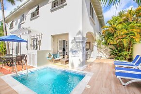 Large Townhouse with Plunge Pool, 3 mins from Beach - Turtle View 2 by