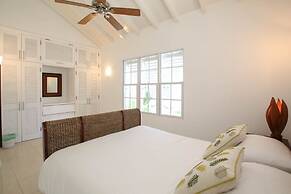 Large Townhouse with Plunge Pool, 3 mins from Beach - Turtle View 2 by