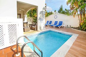 Large Townhouse with Plunge Pool, 3 mins from Beach - Turtle View 2 by