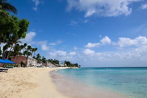 Large Townhouse with Plunge Pool, 3 mins from Beach - Turtle View 2 by