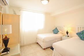 Large Townhouse with Plunge Pool, 3 mins from Beach - Turtle View 2 by