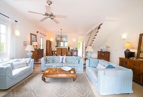 Large Townhouse with Plunge Pool, 3 mins from Beach - Turtle View 2 by