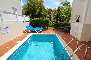 Large Townhouse with Plunge Pool, 3 mins from Beach - Turtle View 2 by
