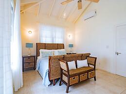 Large Townhouse with Plunge Pool, 3 mins from Beach - Turtle View 2 by