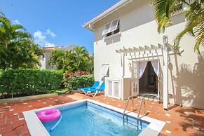 Large Townhouse with Plunge Pool, 3 mins from Beach - Turtle View 2 by