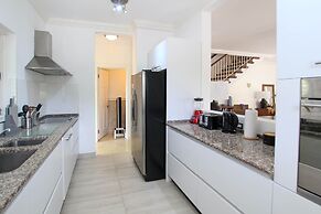 Large Townhouse with Plunge Pool, 3 mins from Beach - Turtle View 2 by