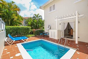 Large Townhouse with Plunge Pool, 3 mins from Beach - Turtle View 2 by