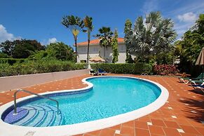Large Townhouse with Plunge Pool, 3 mins from Beach - Turtle View 2 by