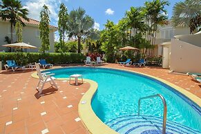 Large Townhouse with Plunge Pool, 3 mins from Beach - Turtle View 2 by