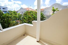 Large Townhouse with Plunge Pool, 3 mins from Beach - Turtle View 2 by