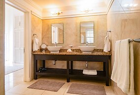 Large Townhouse with Plunge Pool, 3 mins from Beach - Turtle View 2 by