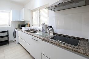 Large Townhouse with Plunge Pool, 3 mins from Beach - Turtle View 2 by