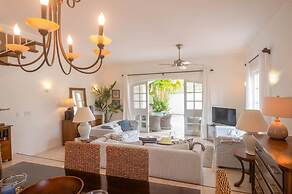 Large Townhouse with Plunge Pool, 3 mins from Beach - Turtle View 2 by