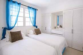 Large Townhouse with Plunge Pool, 3 mins from Beach - Turtle View 2 by