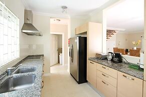 Large Townhouse with Plunge Pool, 3 mins from Beach - Turtle View 2 by