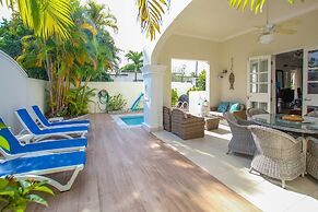 Large Townhouse with Plunge Pool, 3 mins from Beach - Turtle View 2 by