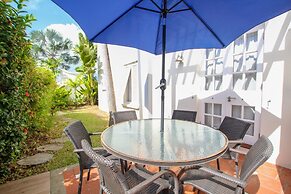 Large Townhouse with Plunge Pool, 3 mins from Beach - Turtle View 2 by