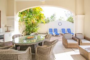 Large Townhouse with Plunge Pool, 3 mins from Beach - Turtle View 2 by