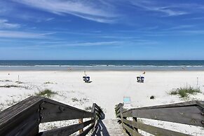 Avery's Ocean Breeze by Distinctive Beach Rentals