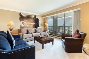 2534 Saints Johns 2 Bedroom Condo by RedAwning