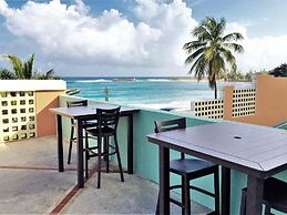 Beach condo with Pool and Ocean View