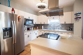 Beach condo with Pool and Ocean View