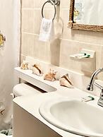 Beach condo with Pool and Ocean View