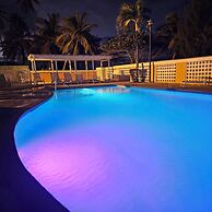Beach condo with Pool and Ocean View